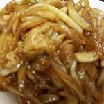 金石餃子店 - 大量の玉ねぎ