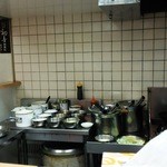 金石餃子店 - 厨房。
