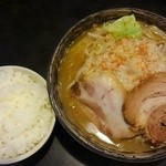 ラーメン　いっこく - スタミナ治郎(キムチ風味)820円大盛100円ライス小100円