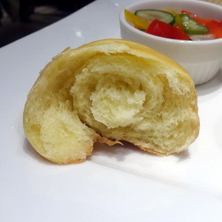Yuderoichikyuuichifuromuarukecchino - モーニングセットのロールパン