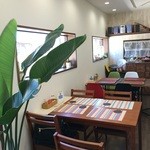 Cafe&Dining Kusabe - 店内は、4人掛けのテーブルが、4卓