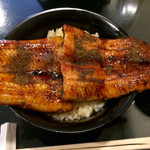 40100738 - 名物はみだしうなぎ丼
                      3000円（ランチは2500円）