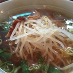 栄らく - ラーメン。昔ながらですね＾＾もやし多い！