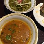 サイーファ ケバブ アンド ビリヤニ - サービスの豆カレーとキーマカレー