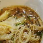 麺や 維新 - ワンタン麺 900円＝15年7月