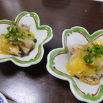 魚河し居魚亭 - お通し（サザエの酢味噌和え、ホタテの酢味噌和え）