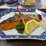 魚河し居魚亭 - サーモンの塩焼き