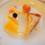 オーキッドルーム - チーズケーキ、洋ナシのタルト、マカロン、ギモーブ