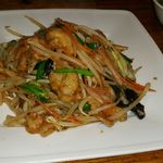 麺飯食堂 なかじま - 野菜炒め　630円。ランチ時は、半ライスとスープが付きます。単なる塩味の野菜炒めではなく、コクがあって美味しい。木クラゲの食感がアクセントになってます。