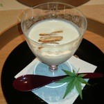 祇園迦陵 - 牛蒡の冷製スープ 中には海老とホタテ