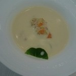 アール・ベル・アンジェ - 男爵芋と春野菜たっぷりのチャウダー