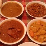 DEWAN - 左上から、ダールパラック、キーママタール、スパイシーチキン、ベジタブル