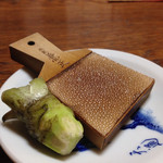 天通 - ざるそばには自分で擦るワサビ