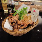 キールズ・バーハウス アオバダイ - 名物チキンバスケット　4個　800円