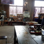 藍ヶ江水産 地魚干物食堂 - お土産店もあります。
