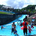 竹田の中華そば こっとん - 魅力的な川の水を使ったプール