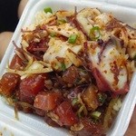 Ono Seafood - タコアヒ(ハワイアン)とマグロアヒ(醤油)のコンビネーションレギュラーサイズ