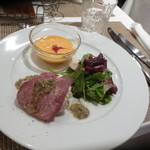 セ'ラヴィー!ナガノ - 冷たいスープはパプリカ
      ＆仔牛すね肉のリエットと牛タンスモーク　黒オリーブソース 