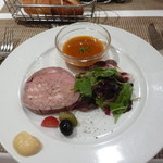 セ'ラヴィー!ナガノ - 温かい魚介のスープ＆田舎風肉のテリーヌ