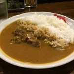 レードル - 牛スジがゴロンと、サラッとしたカレーですが、コクがあり、スパイシーです