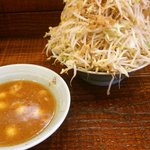 立川マシマシ - 大つけ麺のつけダレ＆野菜別盛りのマシマシ