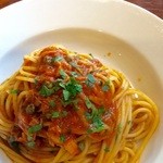 フォカッチェリア - ツナとトマトソースのパスタ