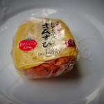 セブンイレブン - 料理写真:洋風おむすび　トマトソース「オムすび」（140円）