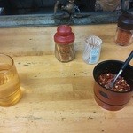 六文そば処 - 卓上