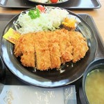 菊一商店 - トンカツ定食500円