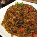 すろまい - 甘辛肉みそ炒飯は人気です。