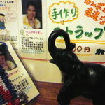 すろまい - 店内にはカンボジアの雑貨なども売られています！