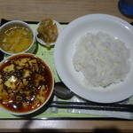 陳健一麻婆豆腐、ライス、スープ、ザーサイ