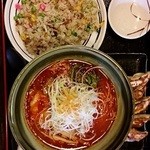 kaidoura-memmendou - 辛いラーメンとチャーハン・餃子のセット