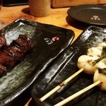 鳥貴族 - カウンター隣のタバコがヘビーで退散