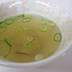 豚太郎 - 焼き飯に付くスープ