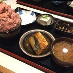 バンバン番長 - ねぎとろ番長!!!
            サバの味噌煮、お豆腐、ひじきの煮物、お味噌汁がセットで、1000円でした。