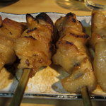 もつ焼 信 - お山の大将　トロカシラ串焼き