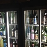 日本酒酒場立呑み 仁 - たくさんの日本酒あります