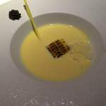 Ｍéｃｈａｎｔ　Ｌｏｕｐ - ゴールドラッシュの冷製スープ！横に添えられてるキャビアもまた美味しい！