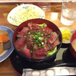 元介 - ランチ　黒毛和牛ローストビーフ丼　８５０円　(2015/07)