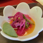 ニューいらご - 【夕食】赤玉葱&赤キャベツ&ゴーヤのパッションフルーツ添え