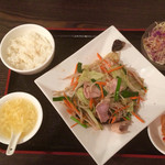 東和 - ランチメニュー 肉と五目野菜炒め 580円