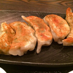 東和 - ランチメニュー 焼き餃子＋半チャーハン 600円 の焼き餃子