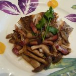 taverna Albero - Ｃランチ \2,100 のメイン例１ 鮮魚ときのこのムニエル 2009.12