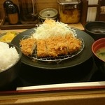 Yotsuba - ロースカツ定食(並)、御飯大盛り