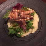 モモと生ハム、フォアグラのサラダ
