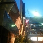 五丁目煮干し - 看板の下からの風景