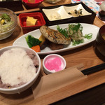 梅田 阪急三番街 リバーカフェ - ひじき入り豆腐ハンバーグ定食