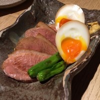 鳥恵 上野広小路店 - 京鴨和風ローストはししとう、ねぎも入っていて特に味付き半熟卵が美味しかったです。
