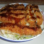 とんかつ美よし - 常連メニュー ソースロースかつ丼 850円。美よしさんのソースカツ丼のソースの甘みとロースかつの脂身の甘みを同時に味わいたい時のメニューです。ソースとんかつ丼よりもボリュームがあります。